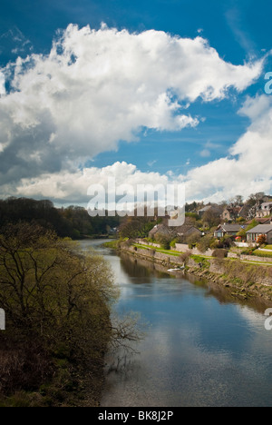 Cumulus Wolken über dem Fluss Don Estuary, Aberdeen, Schottland Stockfoto