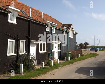 Waterside Häuser am Kai in Burnham Overy Staithe Norfolk UK Stockfoto