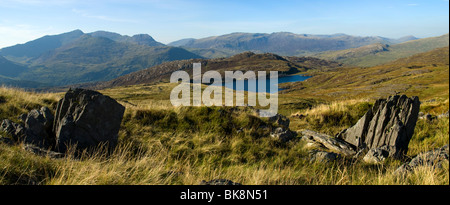 Snowdon (Yr Wyddfa) und die Glyder-Reihe von Ysgafell Wen in der Moelwyn-Reihe, Snowdonia, North Wales, Großbritannien Stockfoto