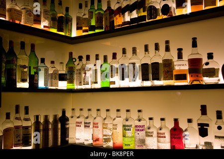 Flaschen des Geistes auf dem Display an spanischen Bar Stockfoto