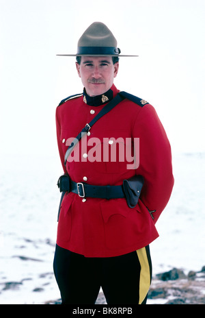 Winter-Porträt von Michael Dotzko, Royal Canadian montiert Polizisten in voller Montur, Iqaluit, Baffin Island, Kanada Stockfoto