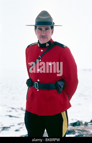 Winter-Porträt von Michael Dotzko, Royal Canadian montiert Polizisten in voller Montur, Iqaluit, Baffin Island, Kanada Stockfoto