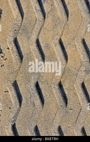 Reifen-Muster in den Sand, Jabula Strand in der Nähe von Santa Lucia, KwaZulu-Natal Provinz, Südafrika, Afrika Stockfoto