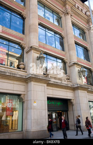 El Corte Inglés Store auf Avinguda del Portal de l ' Angel in Barcelona Stockfoto