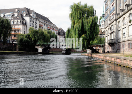 Bootsfahrt auf dem Fluss Ill, Straßburg, Elsass, Frankreich, Europa Stockfoto