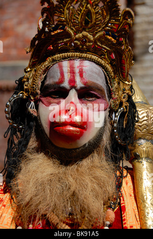 UNESCO-Welterbe, Hinduismus, Porträt von ein Sadhu gebildet als der Affengott Hanuman, Maske, Pashupatinath Tempel, Kathmandu, Stockfoto