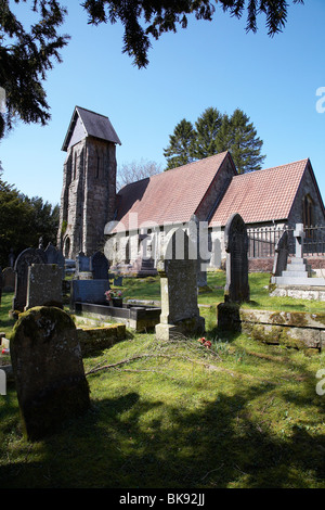 St. Gwynno Kirche in eine ländliche Alleinlage in den Brecon Beacons, Wales. Stockfoto