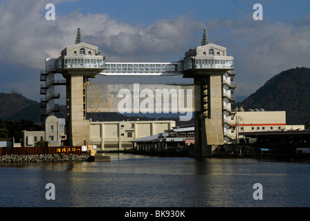 Japan, Numazu: Anti-Tsunami-Barriere Stockfoto