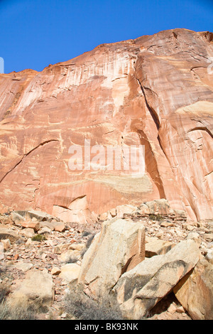 Diese Petroglyphen in der Nähe von Fruita Schulhaus im Capitol Reef National Park, Utah, wurden von den Fremont Menschen geschnitzt. Stockfoto