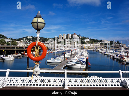 Blick über die Marina in den beliebten Torbay Ferienort Torquay Stockfoto