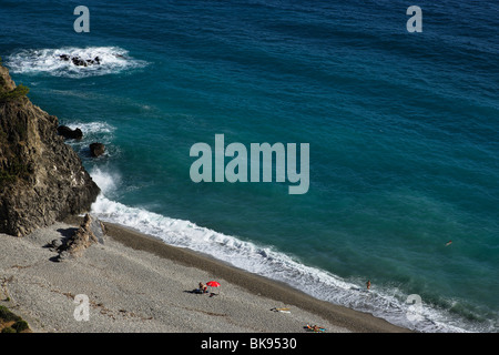 Vogelperspektive Blick auf Strand Calas del Pino, Nerja, Andalusien, Spanien Stockfoto