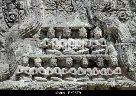 Linderung von Buddha-Statuen, Ruinen der Tempelanlage von Ta Prohm, Angkor Thom, UNESCO-Weltkulturerbe, Siem Reap, Kambodscha Stockfoto