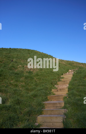 Schritte bis zum gemacht oben Dundonald Graben oder Motte Mann künstlichen Hügel für eine Festung Grafschaft unten Nordirland Vereinigtes Königreich Stockfoto