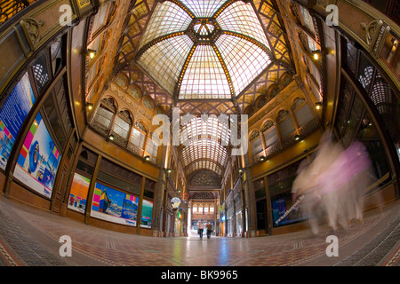 Historischen Einkaufszentrum, Parisi Udvar, Budapest, Ungarn, Osteuropa Stockfoto