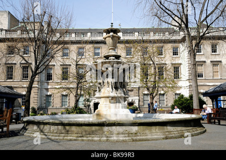 Brunnen Sie St.-Bartholomäus Krankenhaus Stadt von London England Großbritannien UK Stockfoto