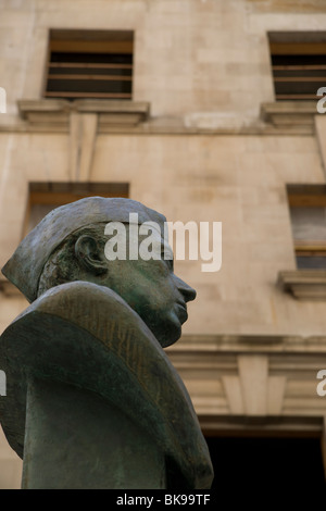 Statue von Nehru außerhalb India House, London Stockfoto