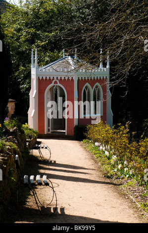 Das Eagle-Haus am Painswick Rokoko Garden in The Cotswolds im Frühjahr Stockfoto