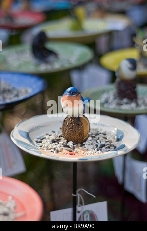 bunte Vogel-Feeder zum Verkauf an Kanapaha Spring Garden Festival Gainesville Florida Stockfoto