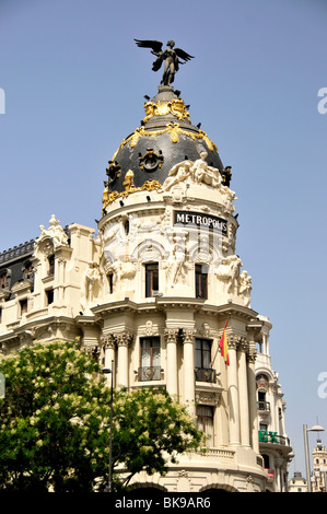 Metropolis Gebäude, 1910, Edificio Metrópolis, auf der Gran Vía mit seinen monumentalen Engelsstatue, Madrid, Spanien, Iberische Penins Stockfoto