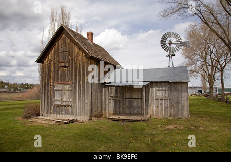 Eine 150 Jahre alte Pionier zwei Geschichte Haus aus dem Jahr 1800 alten Westen Stockfoto