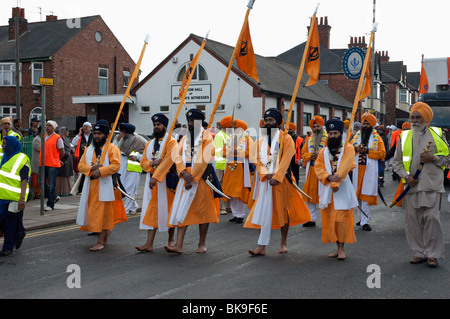 Vaisakhi Sikh-Prozession in Leicester, die Feier der Geburt des Khalsa, der Beginn der Erntezeit. Stockfoto