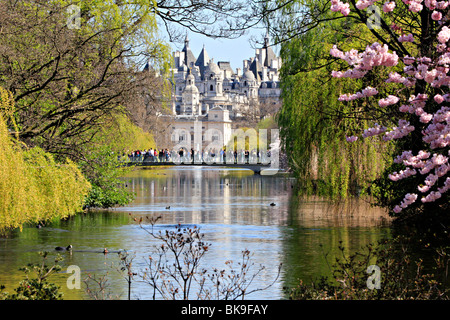 St James Park Frühling See London England Stockfoto