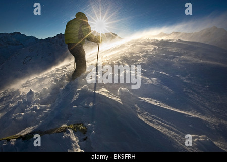 Menschen wandern in Bergen während einer Schnee Sturm, Naturpark Kaunergrat, Nord-Tirol, Austria, Europe Stockfoto