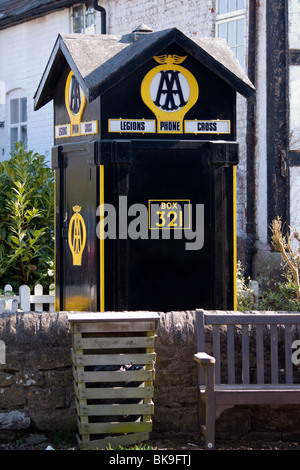 Eine altmodische AA Telefon Box im Eardisland Herefordshire in der Nähe von Leominster Stockfoto