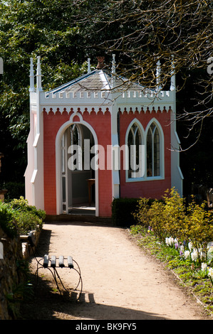 Das Eagle-Haus am Painswick Rokoko Garden in The Cotswolds im Frühjahr Stockfoto