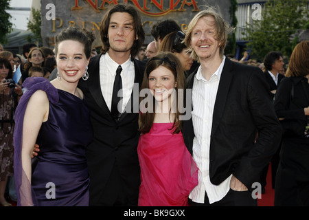 ANNA POPPLEWELL BEN BARNES HENLEY & ANDREW ADAMSON DIE CHRONIKEN VON NARNIA PRINZ KASPIAN FILM PREMIERE O2 ARENA LONDON O2 Stockfoto