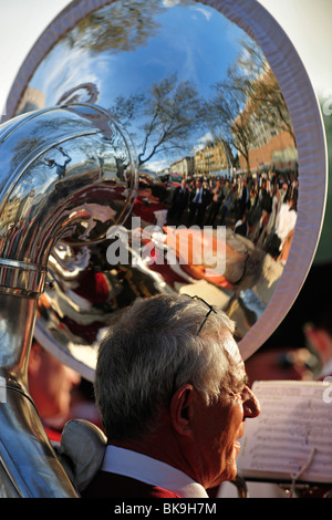 Tuba-Spieler bei Zürich Sechselaeuten, jährliche Volksfest in Zürich, Schweiz, Europa Stockfoto