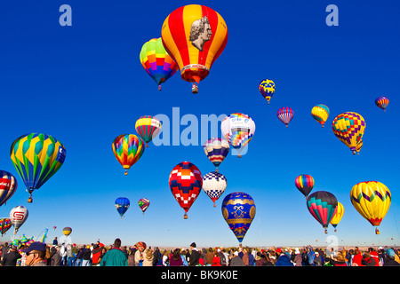 Steigende Ballons - Hot Air Balloon Fiesta Albuquerque, New Mexico Stockfoto