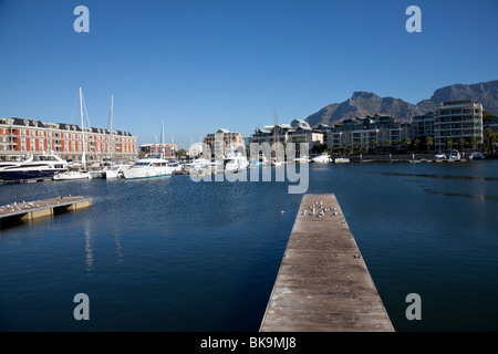 Blick auf den Hafen Becken von Alfred und Victoria Waterfront in Kapstadt, Südafrika Stockfoto