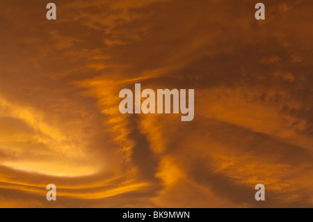 Chinnok Bogen bei Sonnenuntergang über Cochrane, Alberta, Kanada Stockfoto