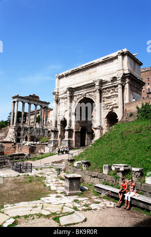 Tempel des Saturn und Bogen des Septimius Severus, Forum Romanum, Rom, Italien Stockfoto