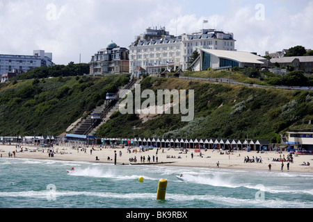 Menschen am Strand von Bournemouth, Dorset, England, Vereinigtes Königreich Stockfoto