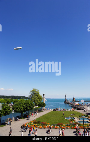 Luftschiff vorbei Hafen, Konstanz, Baden-Württemberg, Deutschland Stockfoto