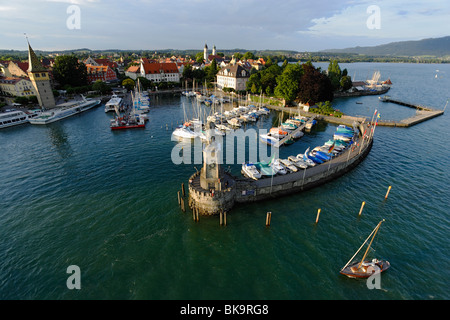 Hafeneinfahrt mit bayerischem Löwen, Lindau, Bayern, Deutschland Stockfoto