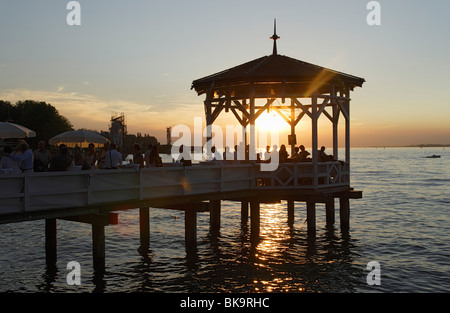 Bar in einem Pavillon an einem, Bregenz, Vorarlberg, Österreich Stockfoto