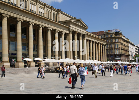 Straßencafé in der Nähe von Konigsbau, Schlossplatz, Stuttgart, Baden-Württemberg, Deutschland Stockfoto