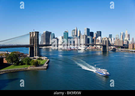 Brooklyn Bridge über den East River in Manhattan, New York City, New York, USA Stockfoto