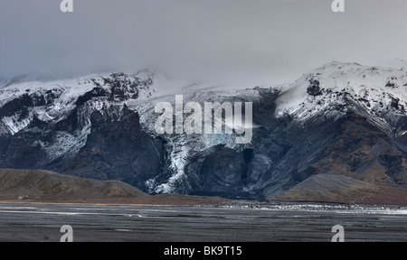 Gigjokull in Eyjafjallajokull, die Eishöhle nach der Flut, die unter dem Eis in den Vulkanausbruch kam Stockfoto