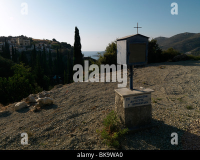 Samos Griechenland am Straßenrand Schrein mit Blick auf Samos Bay Stockfoto