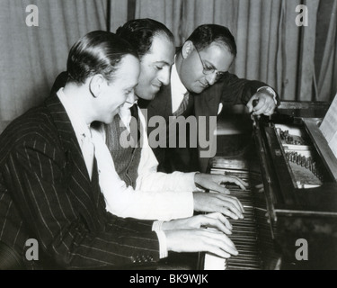 FRED ASTAIRE - US-Schauspieler/Tänzer mit Songwriter George und Ira Gershwin. IRA auf der rechten Seite Stockfoto