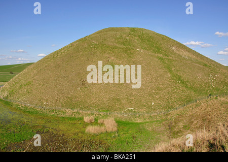 Silbury Hill, in der Nähe von Avebury, Wiltshire, England, Vereinigtes Königreich Stockfoto