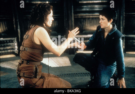 ALIEN: AUFERSTEHUNG (1997) SIGOURNEY WEAVER, WINONA RYDER ALRN 097 Stockfoto