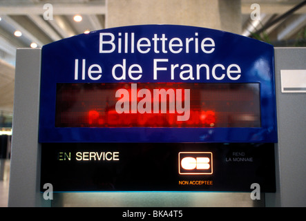 Automatische Fahrkartenautomaten, billetterie, Bahnhof, unten, den internationalen Flughafen Charles de Gaulle, Paris, Ile-de-France, Frankreich, Europa Stockfoto