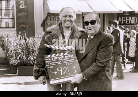 RICHARD ATTENBOROUGH (DIR) O / 'EINE BRÜCKE ZU WEIT' (1977) JOSEPH E LEVINE RATH 006P Stockfoto