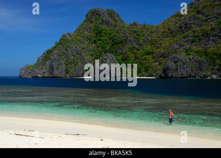 Touristen am Strand Stockfoto