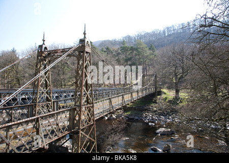 Stillgelegten malerische Dorf Elan Hängebrücke am Fluss Elan nachgeschalteten der Caban Coch dam Rhayader, Mid Wales, Vereinigtes Königreich Stockfoto